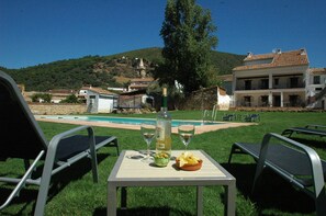 Breakfast, lunch, dinner served; alfresco dining