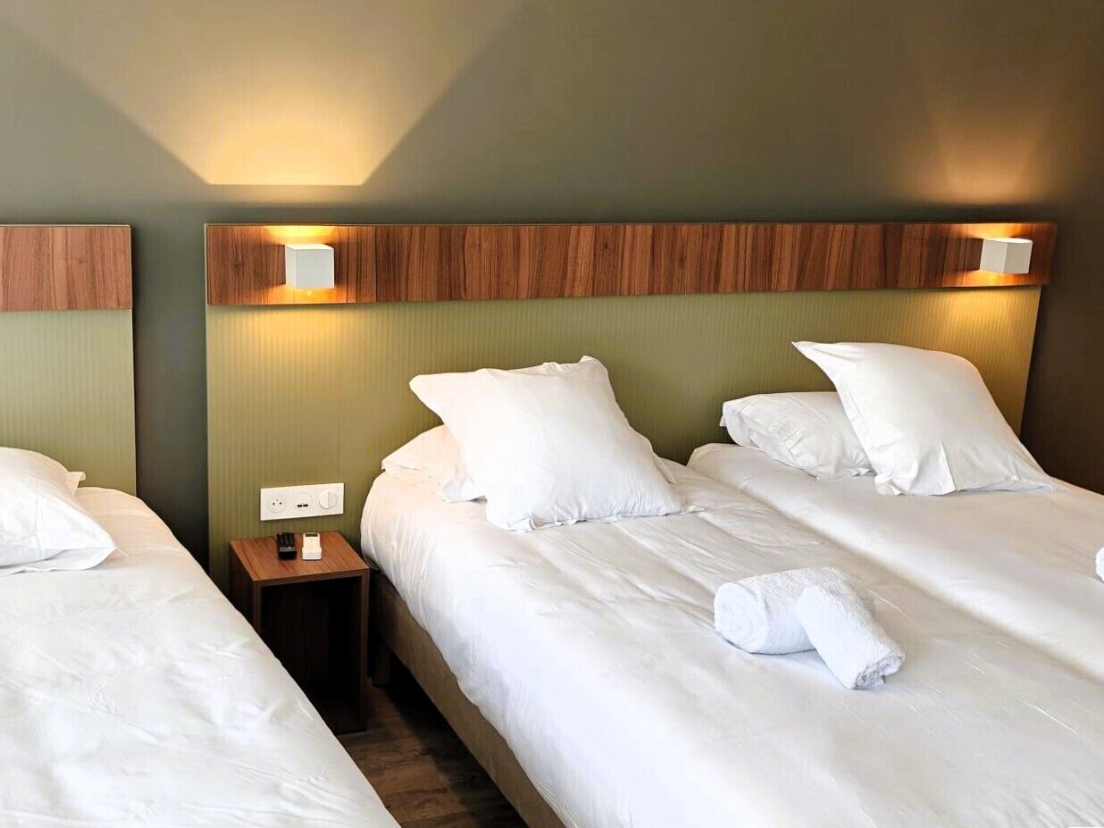 Habitación familiar, varias camas, no fumadores | Ropa de cama de alta calidad, decoración individual, escritorio