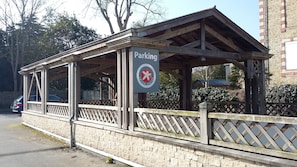 自助泊車 (每晚 EUR14 )