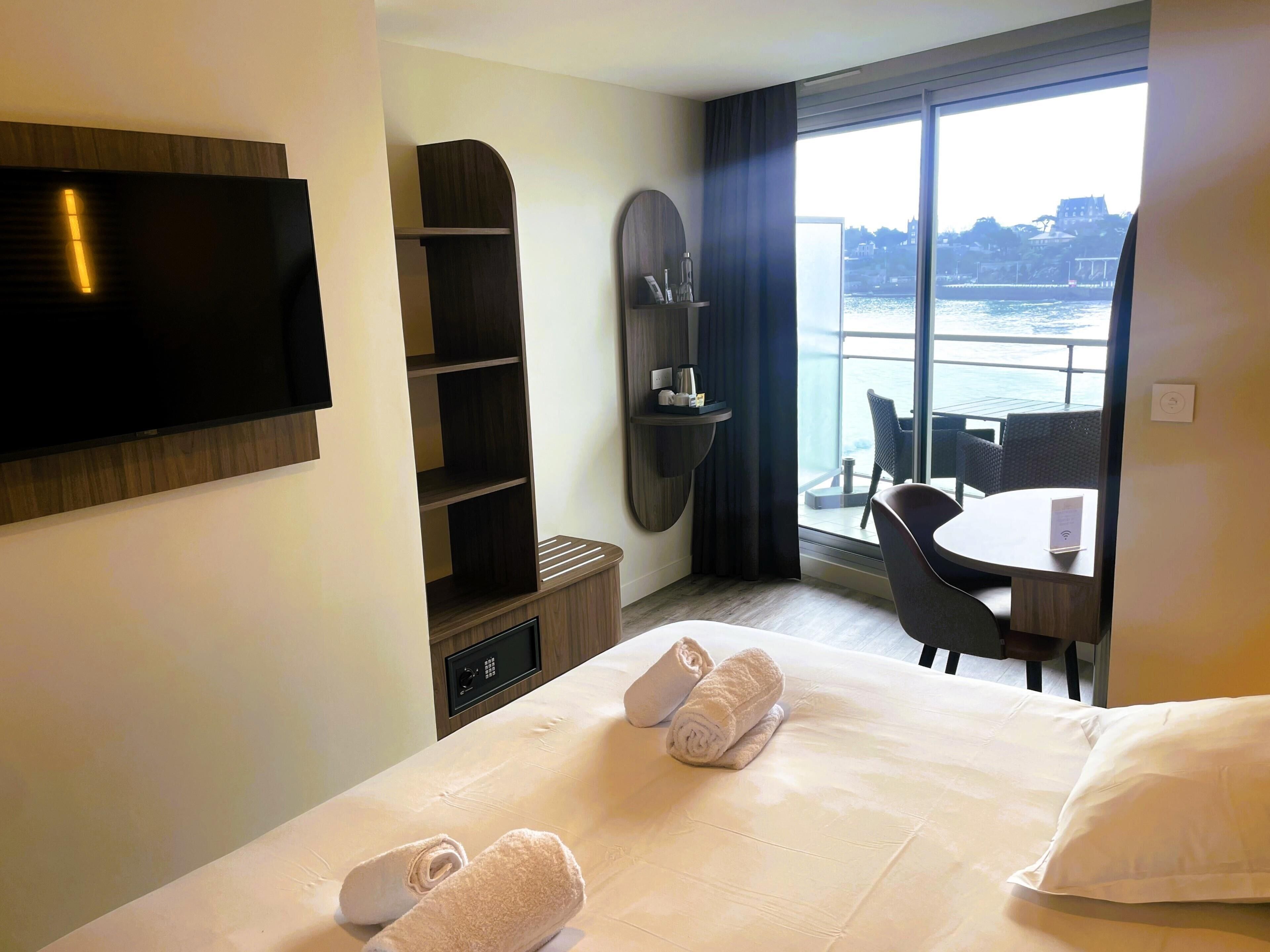 Premium bedding, individually decorated, desk, laptop workspace