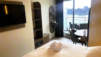 Premium bedding, individually decorated, desk, laptop workspace