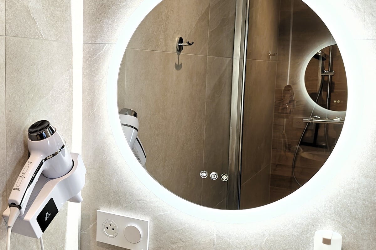 Standard Room, 1 Queen Bed, Terrace, Garden View