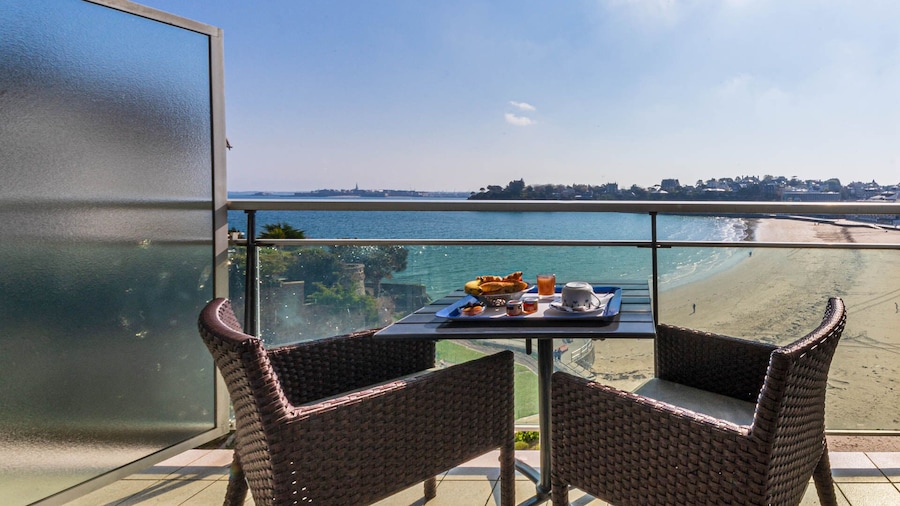 Le Crystal Dinard, Sure Hotel Collection by Best Western