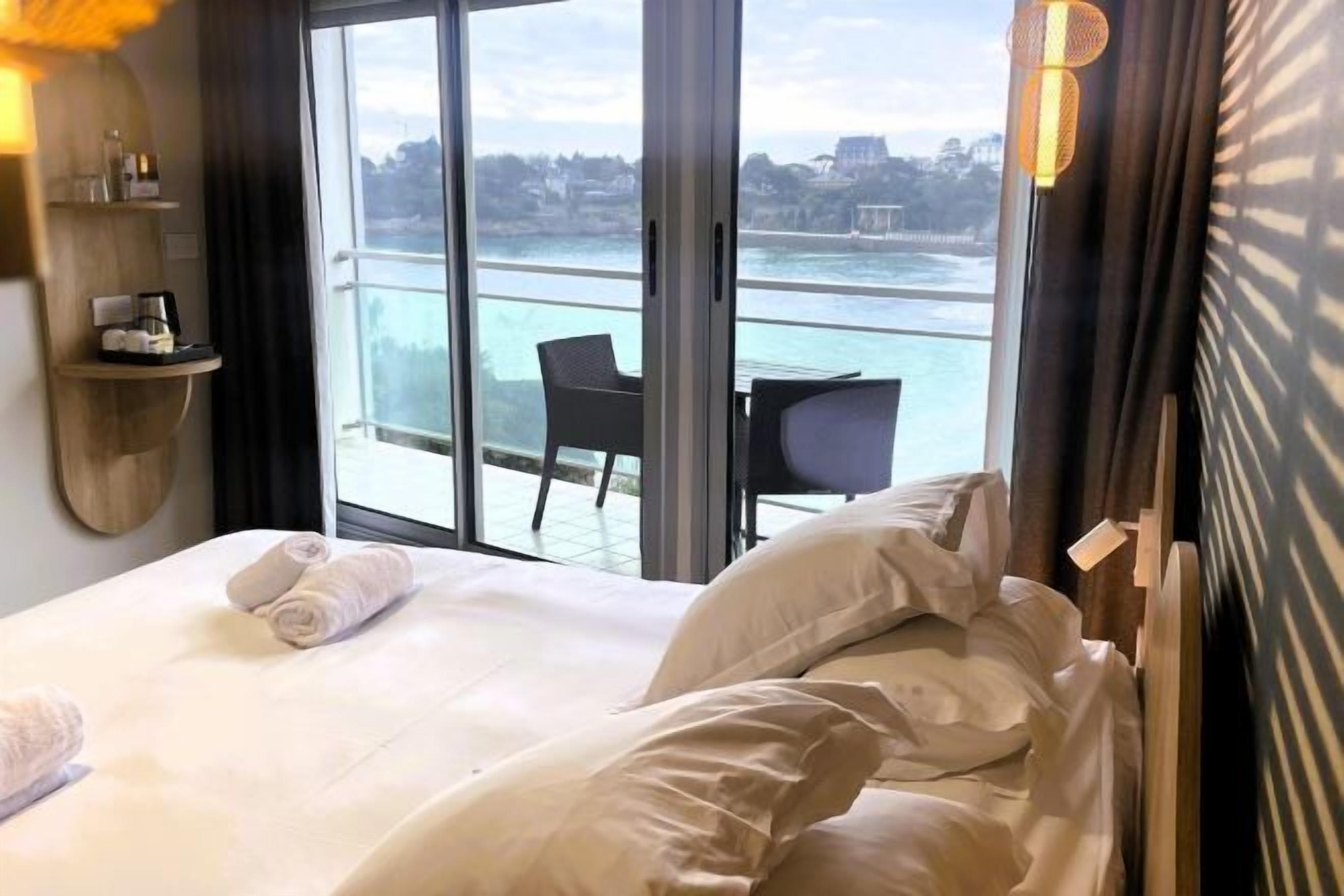 Premium bedding, individually decorated, desk, laptop workspace