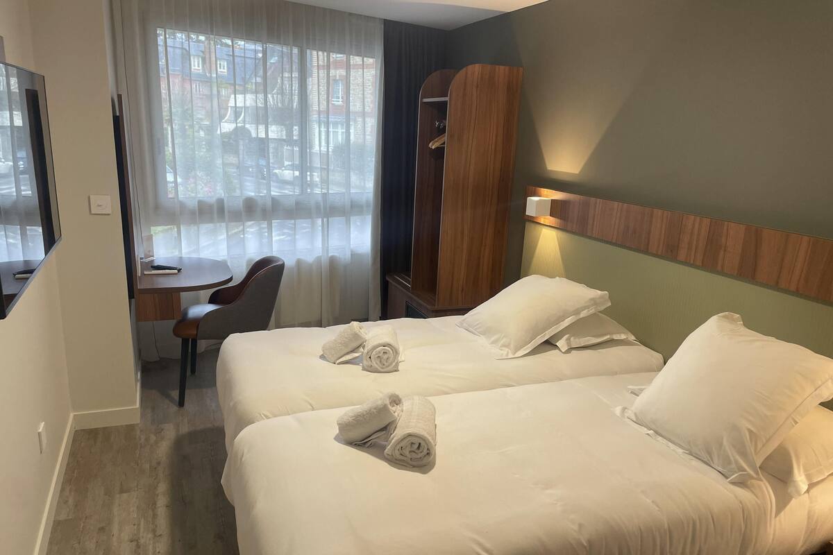 Standardzimmer, 1 Queen-Bett, Nichtraucher | Hochwertige Bettwaren, individuell dekoriert, Schreibtisch