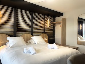 高级房, 1 张大床, 无烟房, 露台 (Vue sur la mer) | 高档床上用品、特色装修、办公桌、笔记本电脑工作区