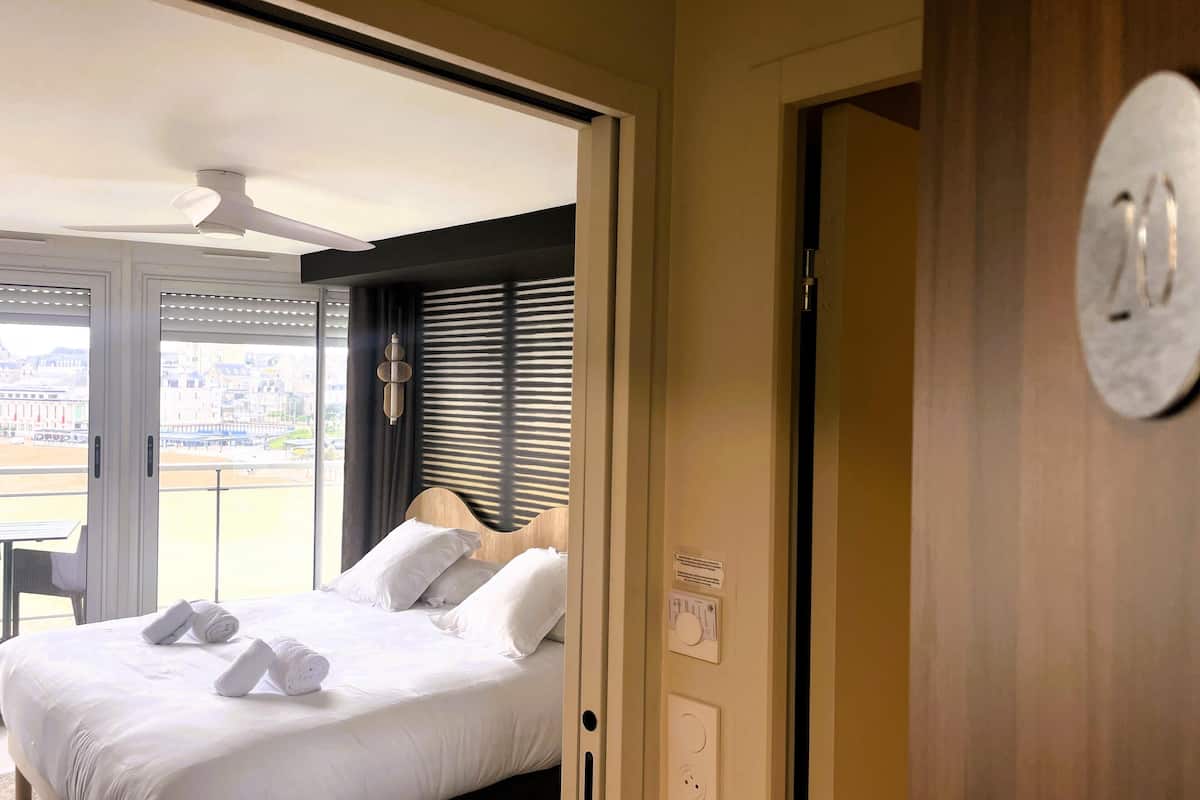 高級客房, 1 張加大雙人床, 非吸煙房, 露台 | 高級寢具、獨特設計、書桌、手提電腦工作空間