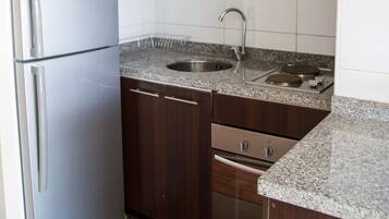 Apartment, 2 Bedrooms, Ensuite | Private kitchen | Full-size fridge, microwave, oven, stovetop