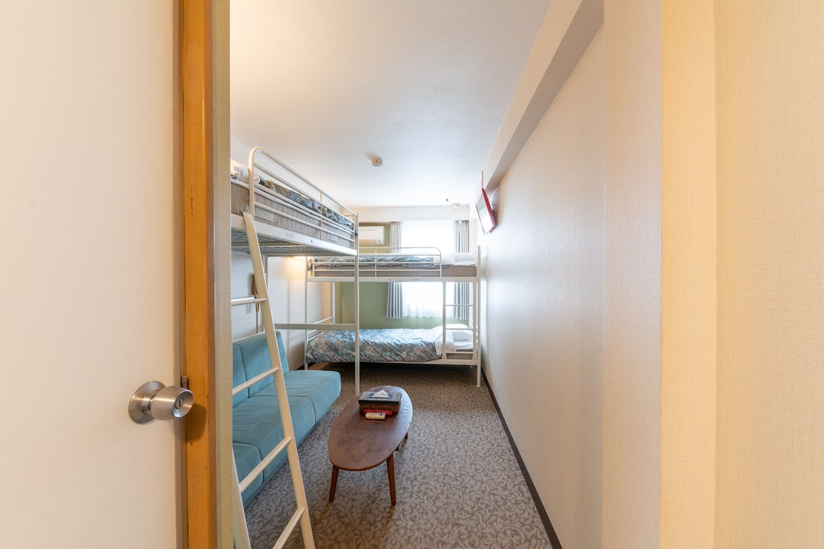 Quadruple Room | Down duvets, blackout curtains, free WiFi