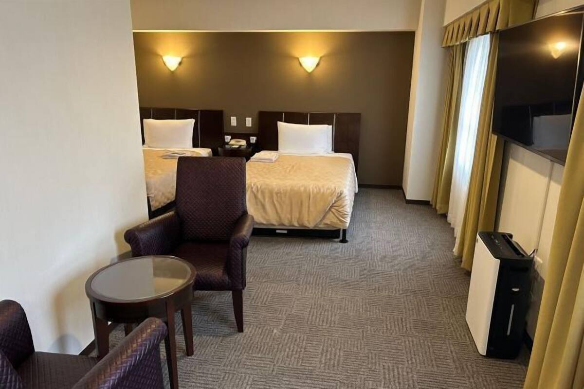 Escrivaninha, ferros/tábuas de passar roupa, Wi-Fi de cortesia