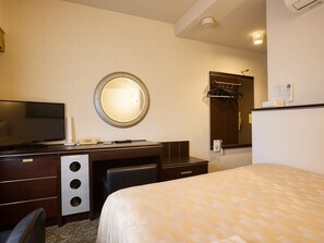 Desk, iron/ironing board, free WiFi, bed sheets - GRG Hotel Naha (Naha)