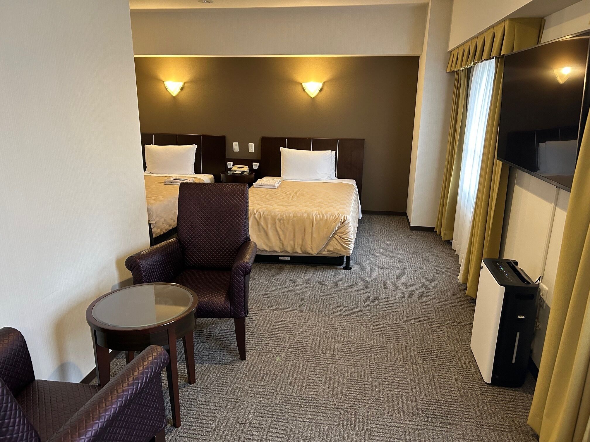 Kahden hengen huone (kaksi sänkyä), tupakointi kielletty | Työpöytä, silitysrauta/-lauta, ilmainen Wi-Fi, vuodevaatteet