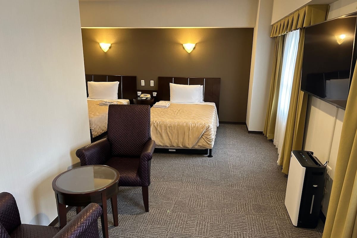 Twin Room, Non Smoking | Desk, iron/ironing board (on request), WiFi (free), bed sheets