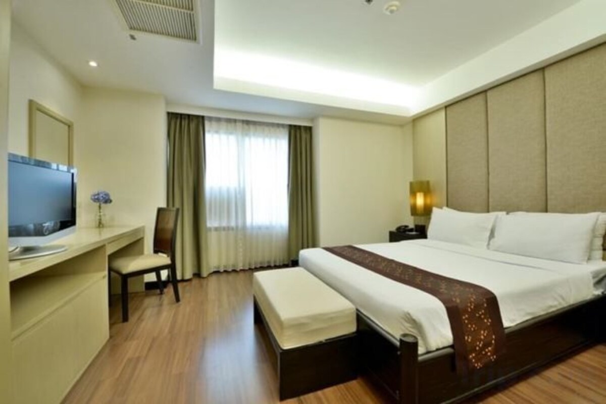 In-room safe, desk, laptop workspace, iron/ironing board (on request)