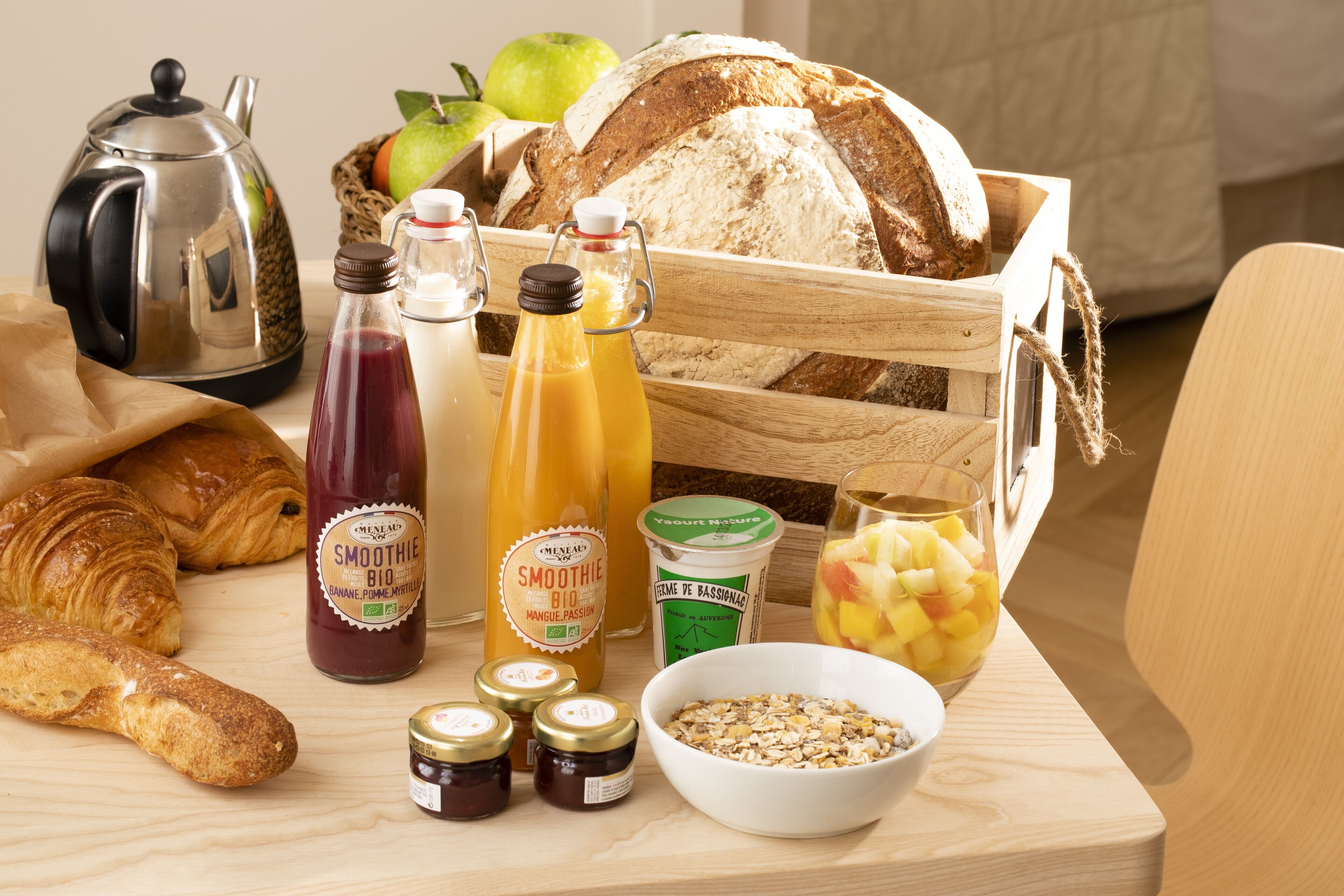 daily continental breakfast (eur 17 per person)