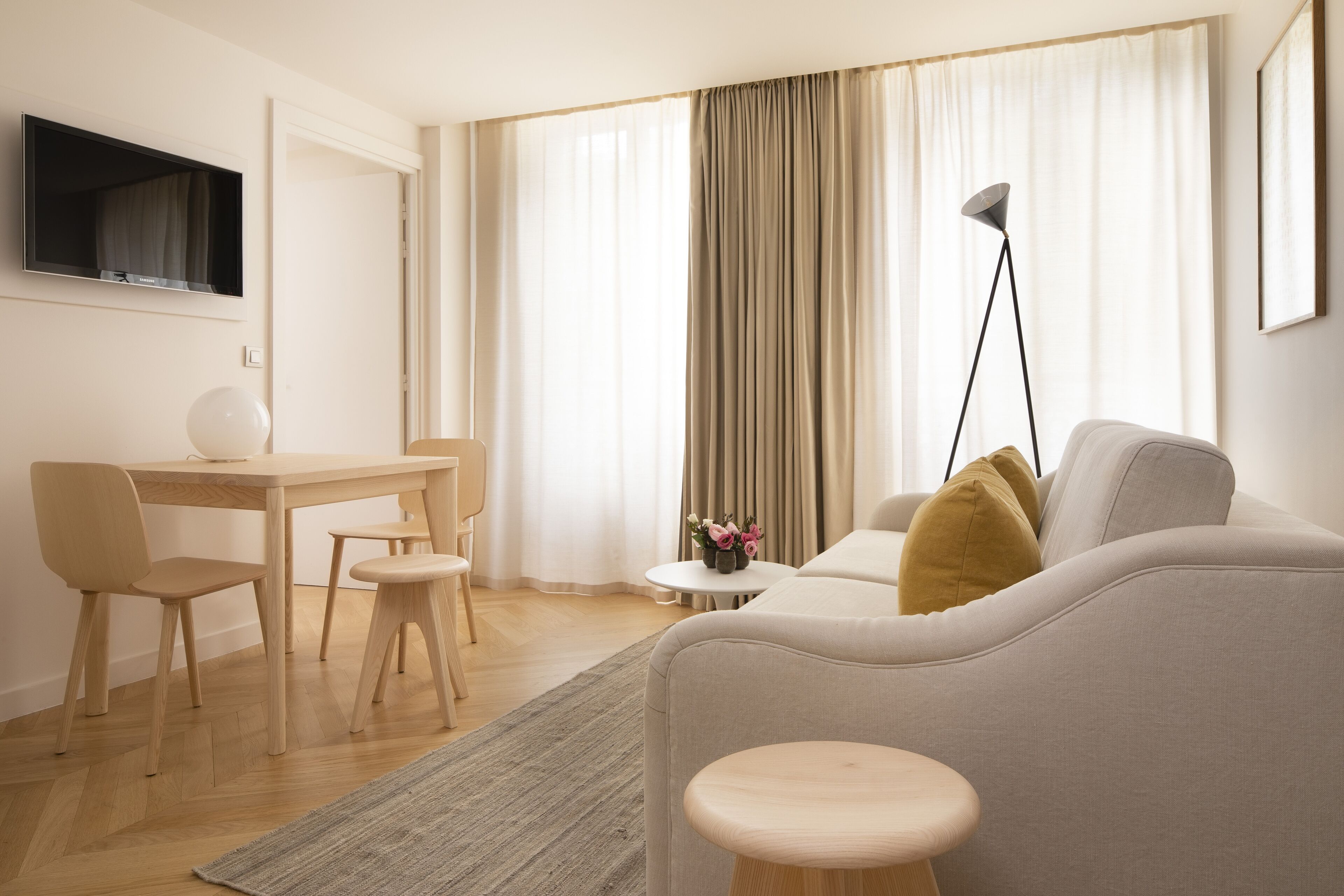 36-inch lcd tv with satellite channels, tv, ipod dock