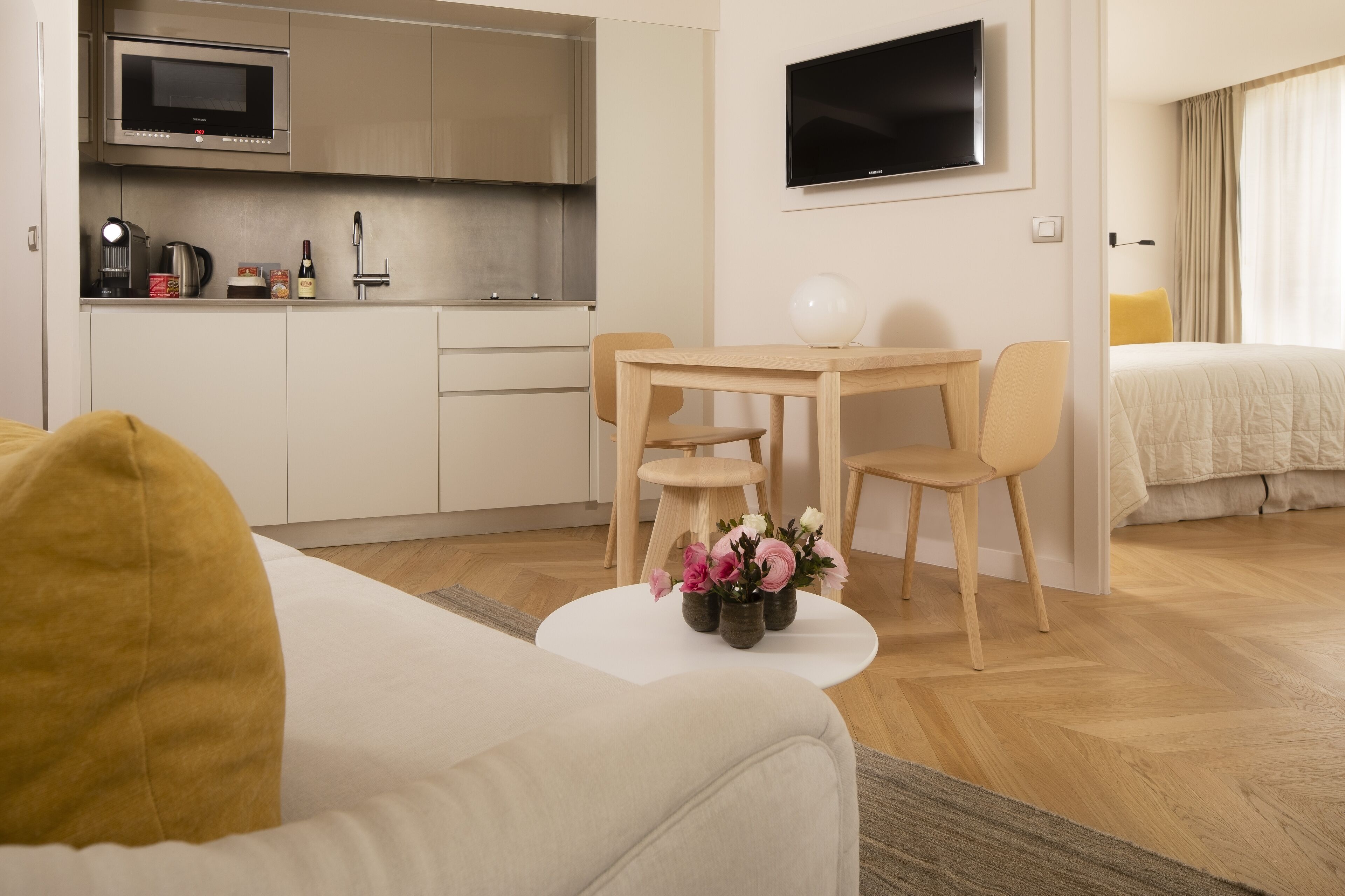 36-inch lcd tv with satellite channels, tv, ipod dock