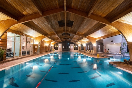 Una piscina techada. Hotel Kilkenny