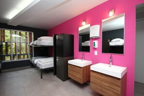 Premium bedding, in-room safe, individually furnished, free WiFi - Hostal La Buena Vida (Mexico City)