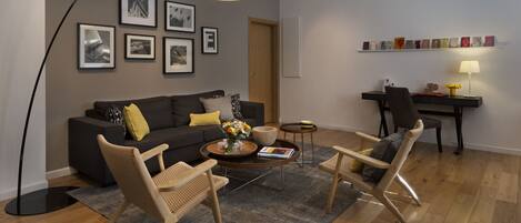 Flat-screen TV, DVD player, iPod dock, pay movies