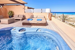In-room safe, desk, blackout drapes, cribs (surcharge) - Zafiro Cala Mesquida (Capdepera)