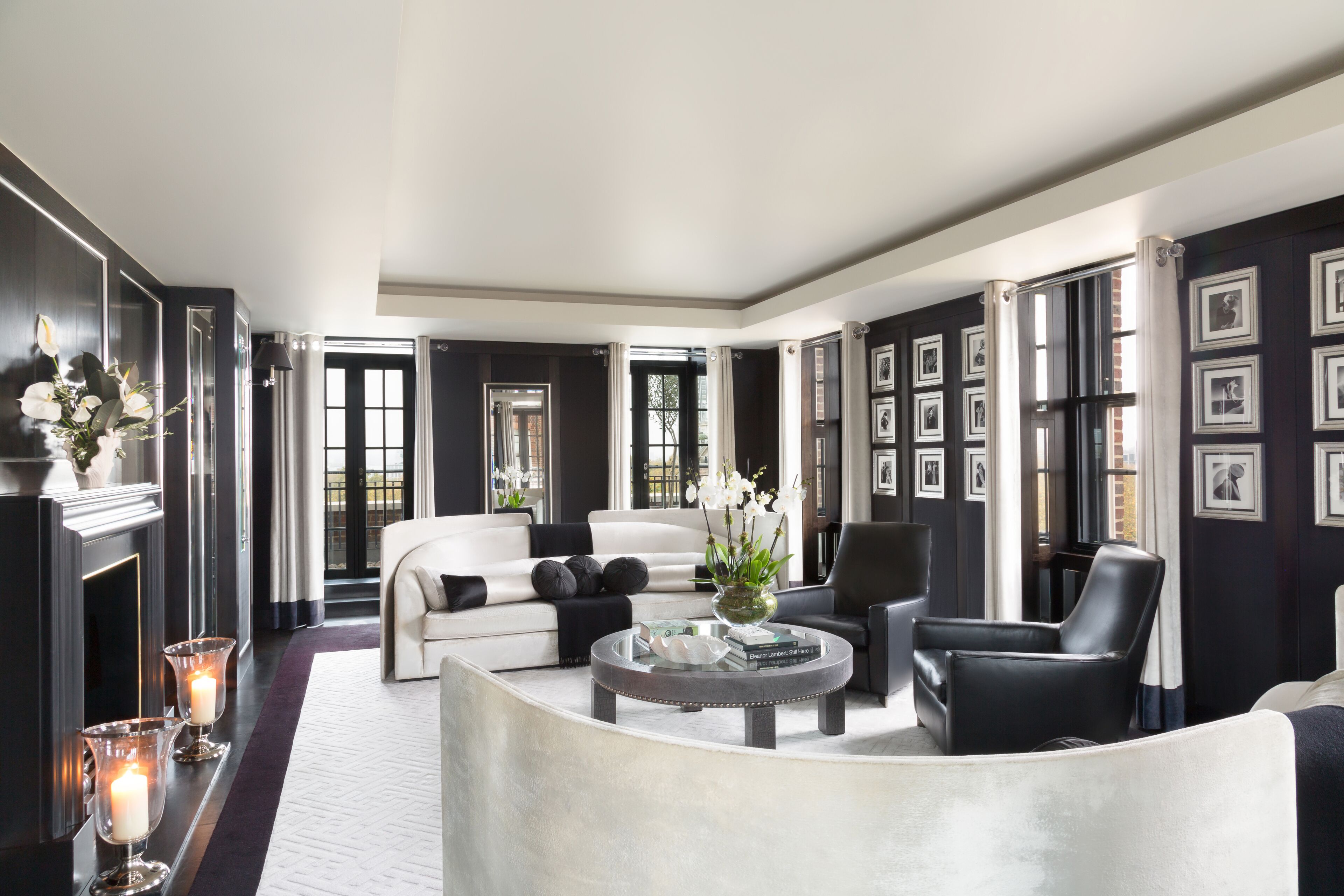 تلفزيون بشاشة مسطحة بحجم 51-بوصة يعرض قنوات تلفزيونية رقمية، تلفزيون