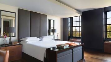 Serpentine Suite | 1 bedroom, Egyptian cotton sheets, premium bedding, minibar