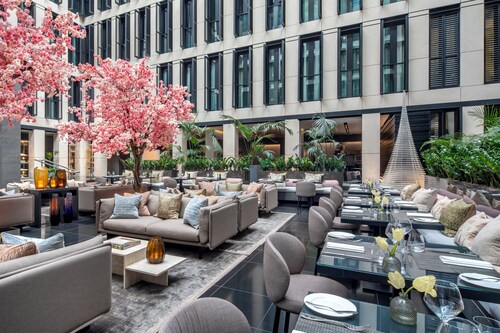 Grosvenor House Suites