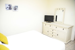 2 bedrooms, hypo-allergenic bedding, in-room safe, iron/ironing board
