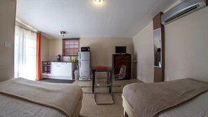 豪華開放式客房, 2 張加大雙人床, 廚房 | 私人廚房 | 電冰箱、微波爐、爐台、咖啡機/沖茶器