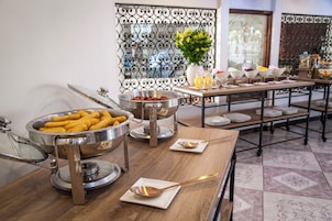 Free daily buffet breakfast