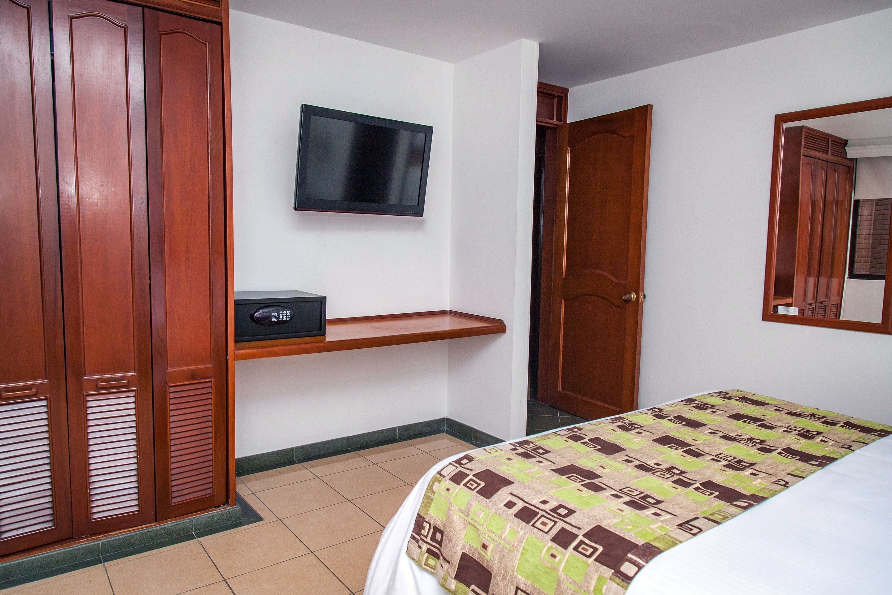 premium bedding, minibar, in-room safe, free wifi