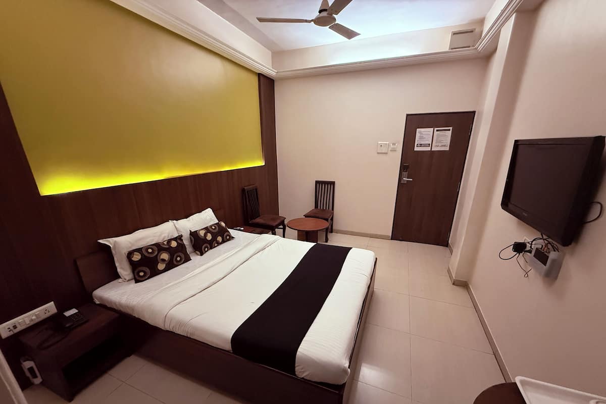 Egyptian cotton sheets, premium bedding, memory-foam beds, desk