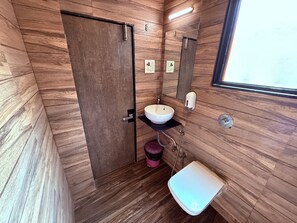 Deluxe Room, 1 Double Bed | Bathroom | Shower, free toiletries, towels - Hotel Alka Residency (Thane)