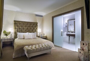 Premium bedding, down duvets, minibar, in-room safe - Superior Golf & SPA Resort (Kharkiv)