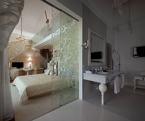 Romantic Suite | Premium bedding, down duvets, minibar, in-room safe - Superior Golf & SPA Resort (Kharkiv)