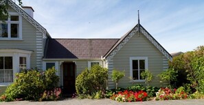 Front of property - Cambria House (Nelson)