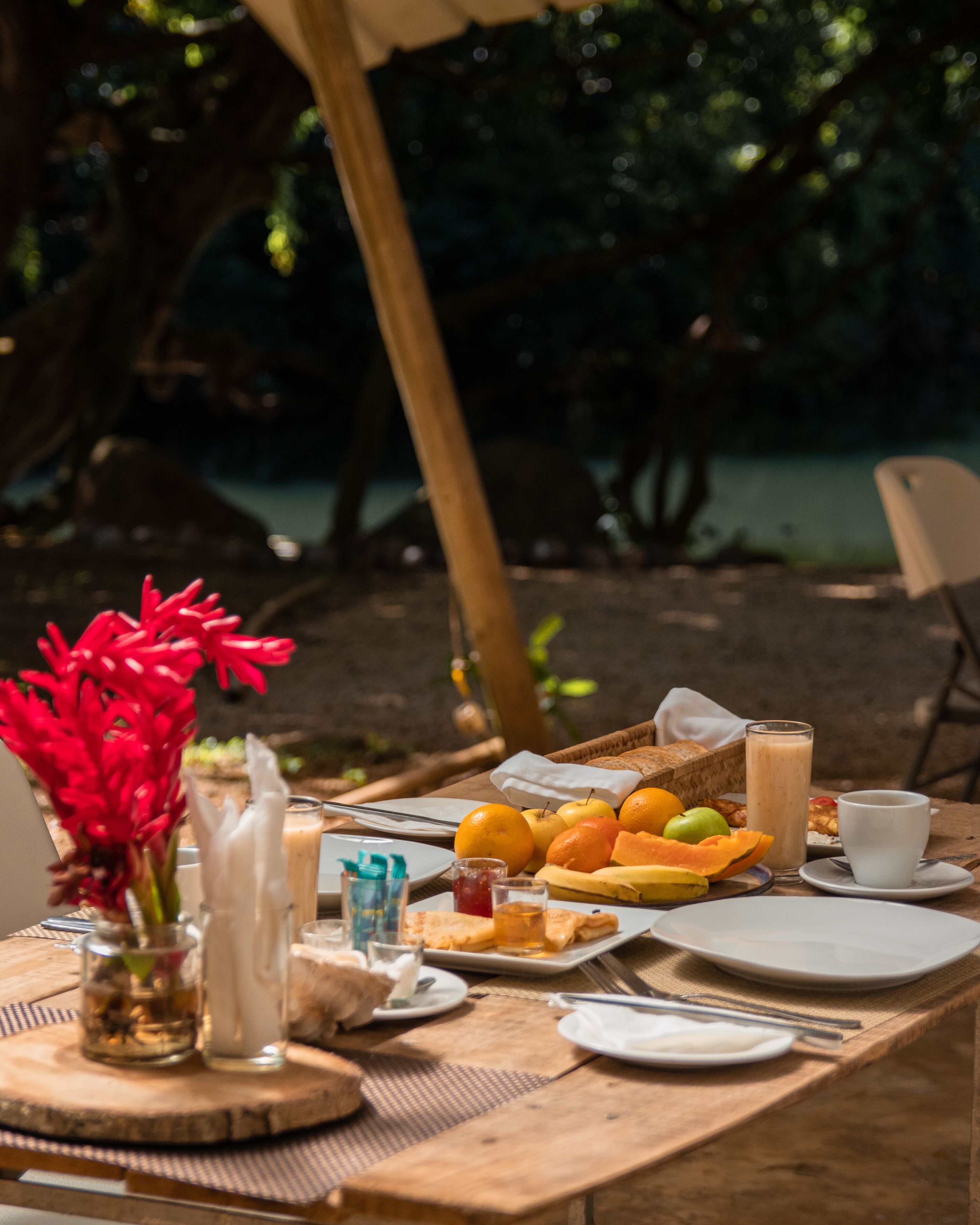 Breakfast, lunch, dinner served; garden views