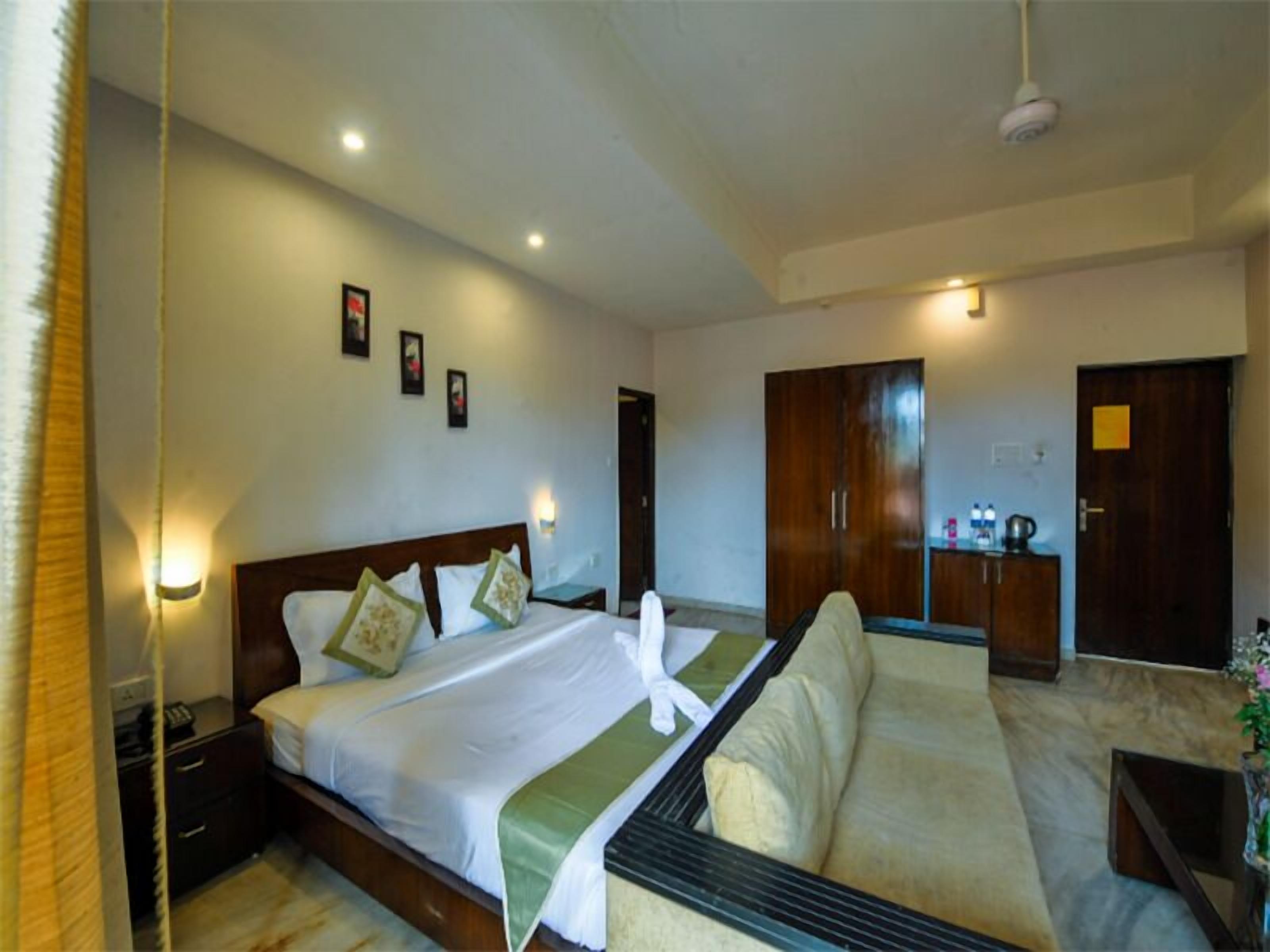 Minibar, in-room safe, individually decorated, individually furnished