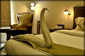 Luxury Room | Minibar, in-room safe, individually decorated, individually furnished - Sukhmantra Resort (Candolim)