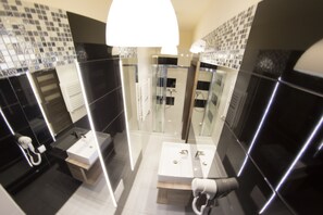 Studiolejlighed (Apartment level -1 Mickiewicza Street) | Badeværelse | Hårtørrer, håndklæder