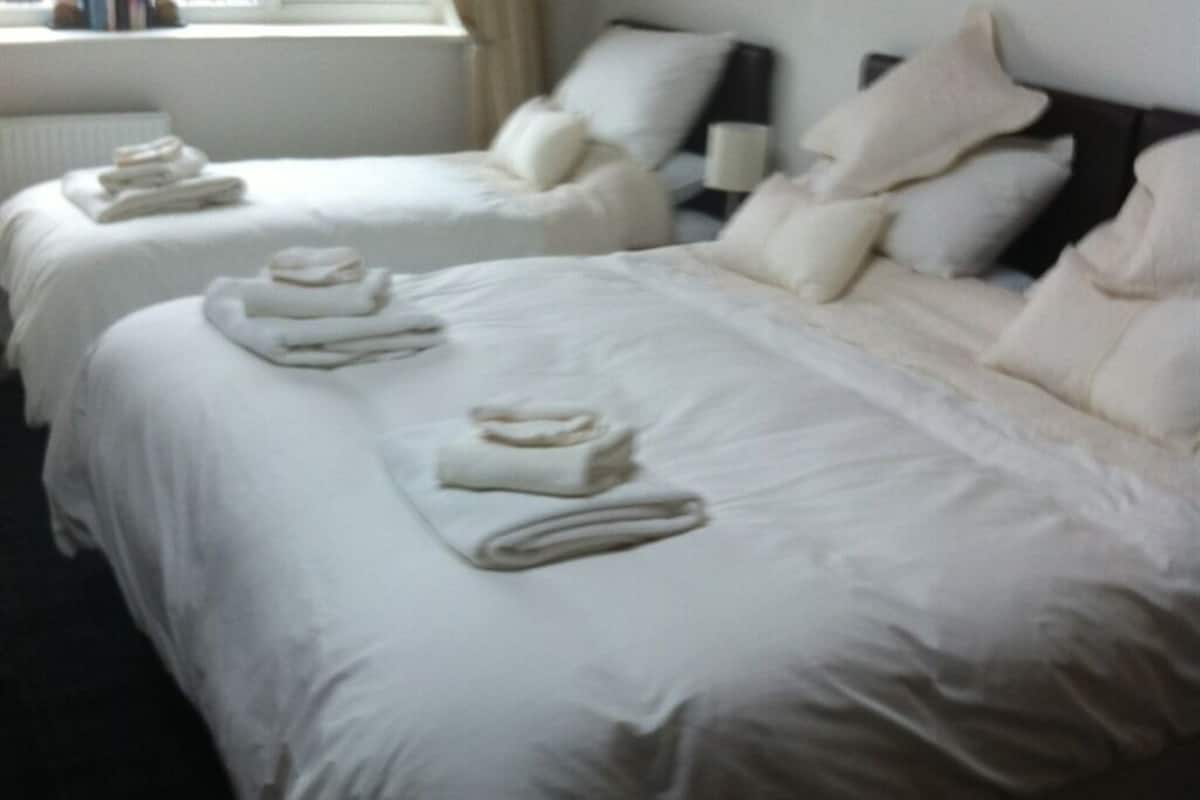 Suite, Ensuite (With Shower Room)