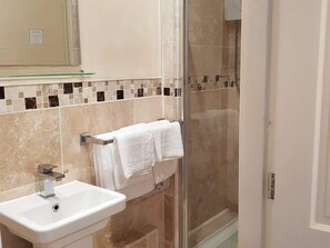 Twin Room, Ensuite | Bathroom - The Pavilion Guest House (Millom)