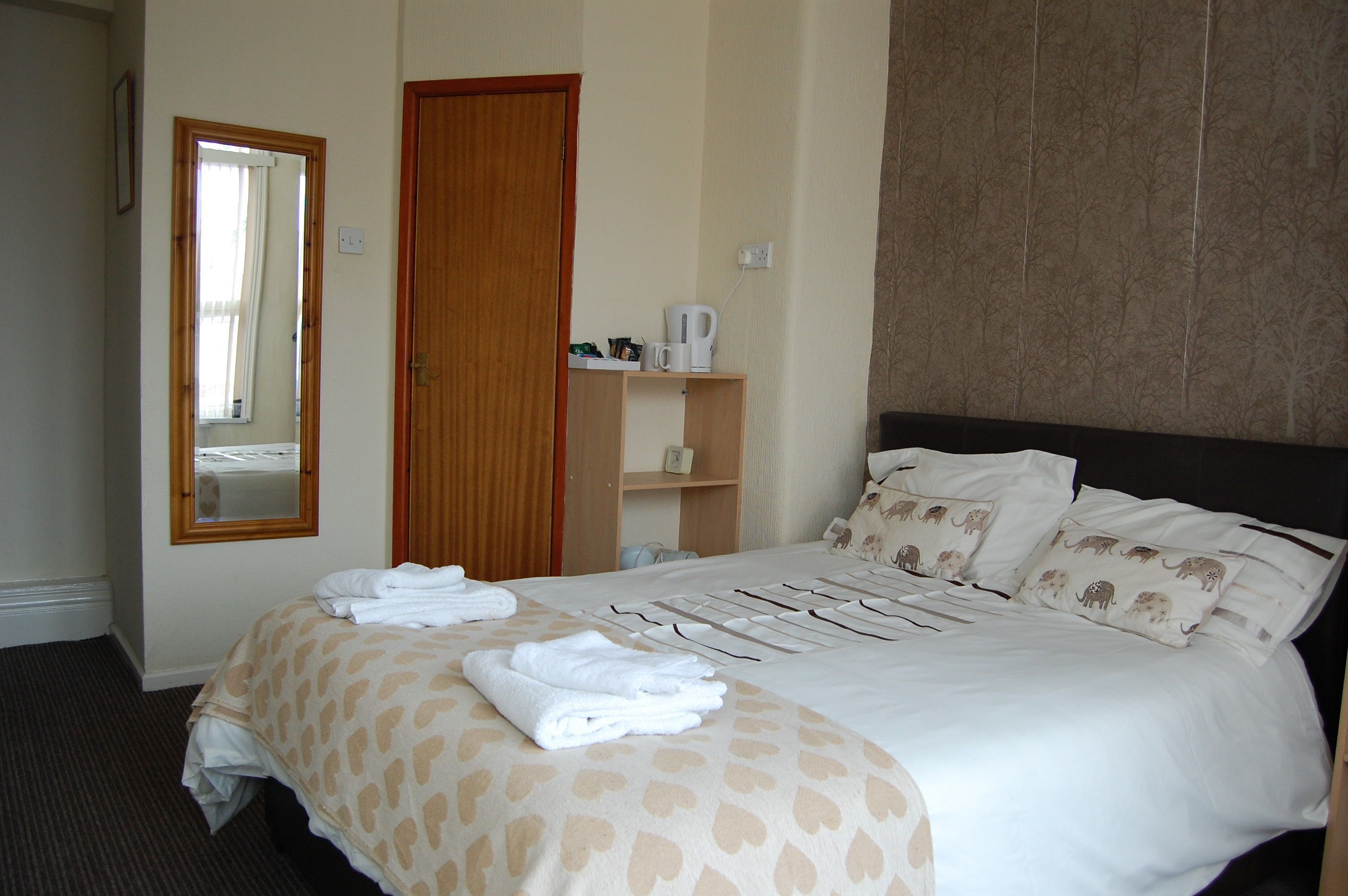 Iron/ironing board, free WiFi, bed sheets