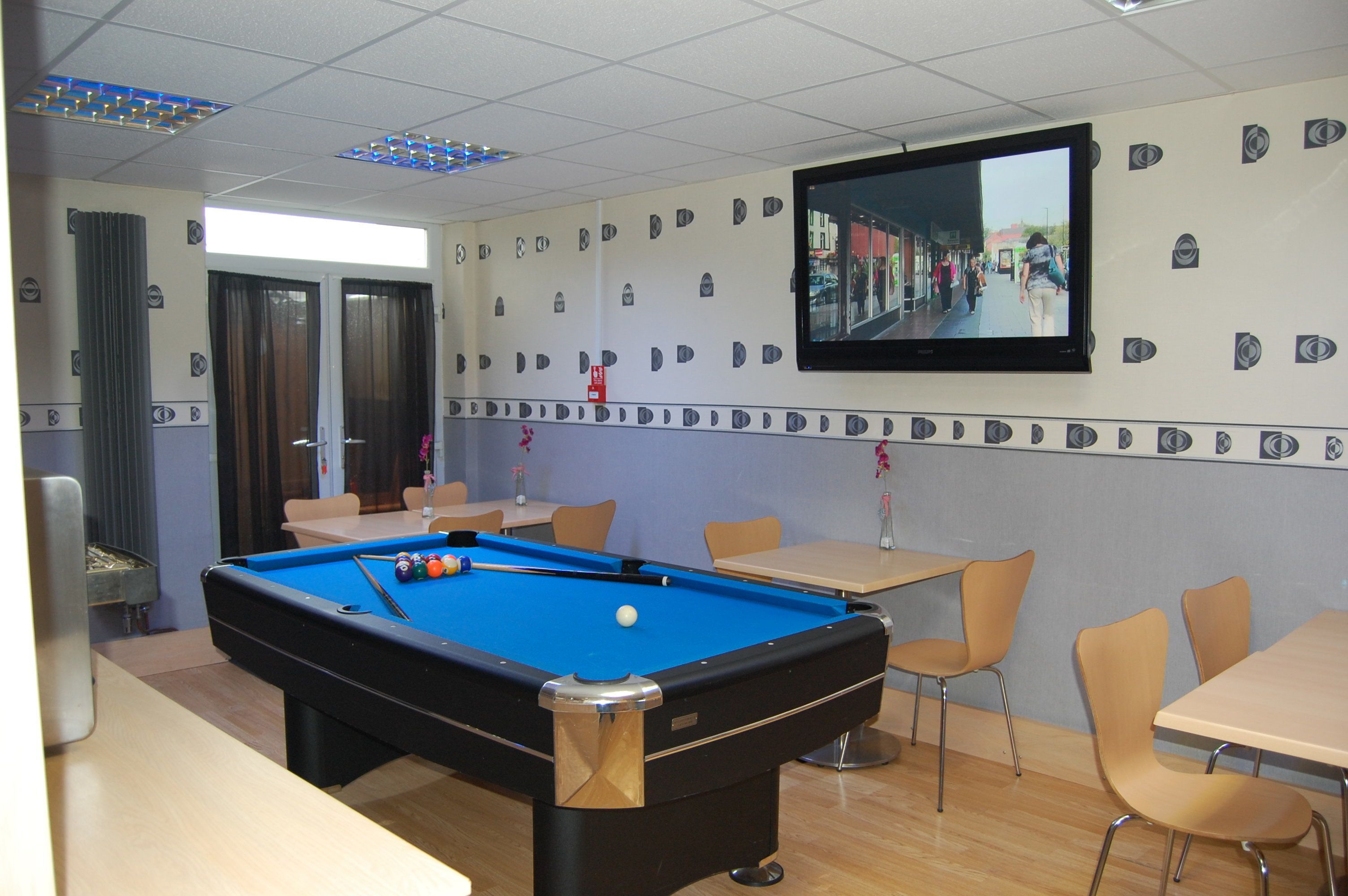 朝食 (イングリッシュ ブレックファスト)、毎日提供 (無料)