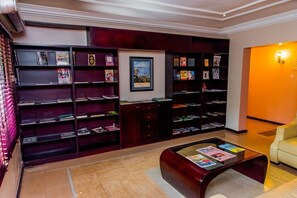 Library - Clear Essence California Spa & Wellness Resort (Lagos)