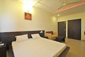 Habitación ejecutiva, 1 cama doble | Edredones de plumas, decoración individual, mobiliario individual