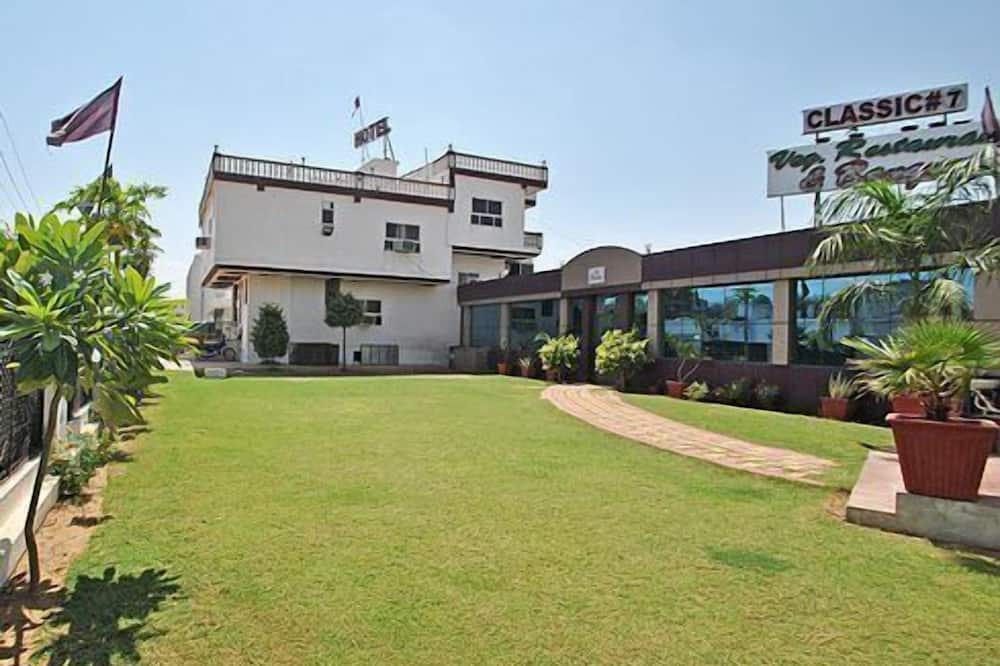 Classic 7 Hotel & Restaurant