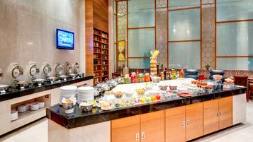 Café da manhã com buffet todos os dias (INR 700 por pessoa)