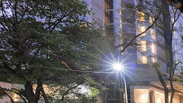 Façade de l’hébergement - soirée/nuit